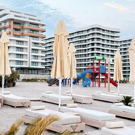 Axxis Blue Serenity - Beachfront - Free Underground Parking Mamaia