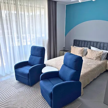 Axxis Blue Serenity - Beachfront - Free Underground Parking Mamaia
