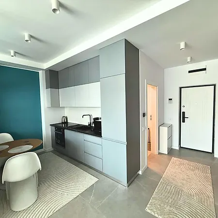 Axxis Blue Serenity - Beachfront - Free Underground Parking Apartment
