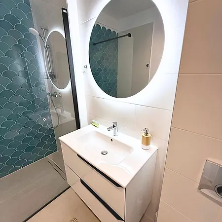 Apartment Axxis Blue Serenity - Beachfront - Free Underground Parking *