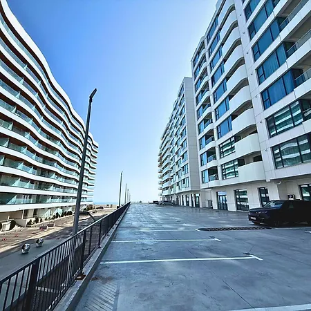 Axxis Blue Serenity - Beachfront - Free Underground Parking