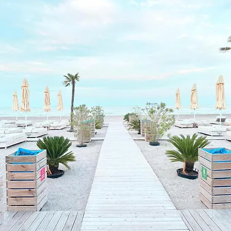 Apartment Axxis Blue Serenity - Beachfront - Free Underground Parking *
